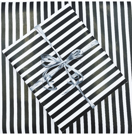 Упаковка в подарунковий папір «Zebra»
