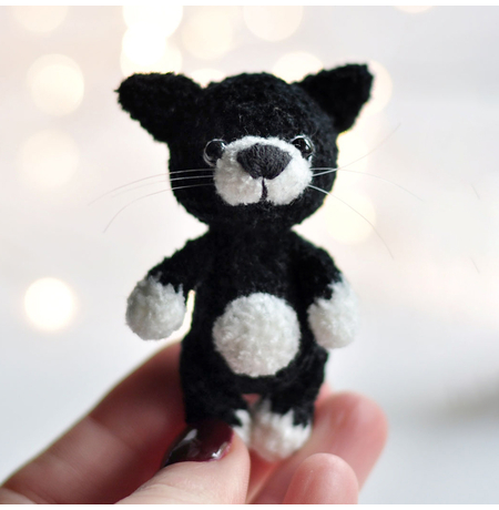 Іграшка з пряжі «Чорний котик»