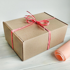 Подарункова коробка «Крафтова», з персиковою тишью