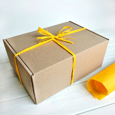 Подарочная коробка «Крафтовая», с жёлтой тишью купить в интернет-магазине Супер Пуперс