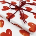 Упаковка в подарочную бумагу «Сердечки»