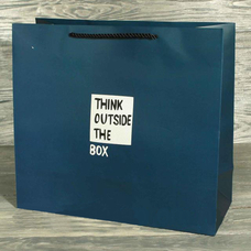 Подарунковий пакет "Think outside the box" 35,5x32x14 см придбати в інтернет-магазині Супер Пуперс