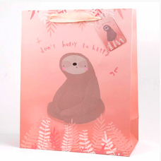 Подарочный пакет «Ленивец» (pink), 23х18х10 см купить в интернет-магазине Супер Пуперс