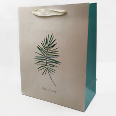 Подарочный пакет «One/Leaf» (palm) 32x26x12 см купить в интернет-магазине Супер Пуперс