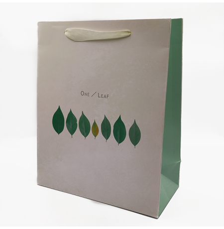 Подарочный пакет «One/Leaf» (leaves) 32x26x12 см