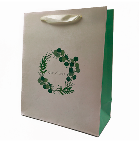 Подарочный пакет «One/Leaf» (wreath) 32x26x12 см