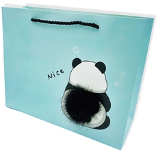 Подарунковий пакет «Панда з пухнастим хвостиком» 25,4х20х9,5 см придбати в інтернет-магазині Супер Пуперс
