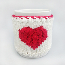 Чашка в светрику «Сердечко», білий придбати в інтернет-магазині Супер Пуперс