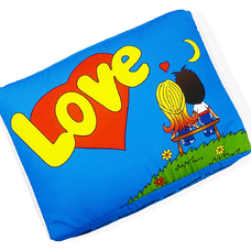 Подушка "Love is", синій придбати в інтернет-магазині Супер Пуперс