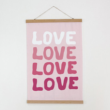 Тканинний постер «Love» придбати в інтернет-магазині Супер Пуперс