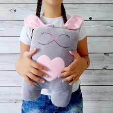 Игрушка ручной работы «Влюблённый заяц», серо-розовый купить в интернет-магазине Супер Пуперс