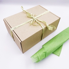 Подарункова коробка «Крафтова», із салатовою тишью