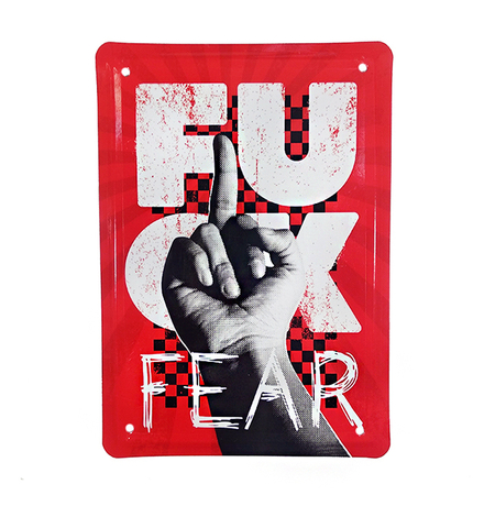 Металлическая табличка «Fuck fear»