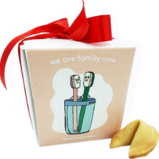 Печиво з передбаченнями «We are family now» придбати в інтернет-магазині Супер Пуперс