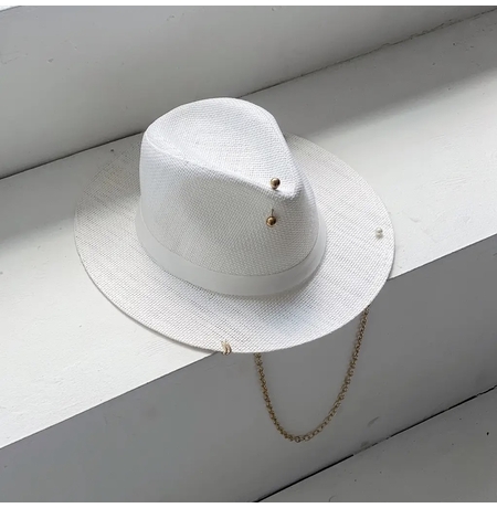 Солом'яний капелюх-федора, білий