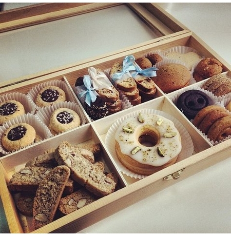 Набор печенья в деревянной коробочке