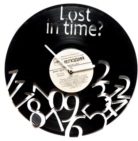 Вініловий годинник "Lost in time"