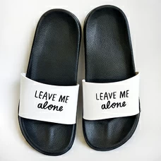 Шльопанці "Leave me alone" придбати в інтернет-магазині Супер Пуперс
