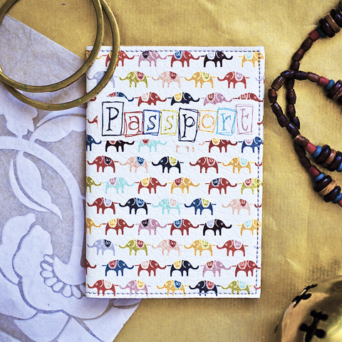 Обложка на паспорт из кожи со слонами
